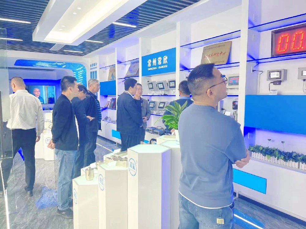 熱烈祝賀中國重型機械工業(yè)協(xié)會橋式起重機專業(yè)委員會九屆八次理 事會暨十屆一次會員大會在江蘇省常州市召開順利召開并圓滿結束！